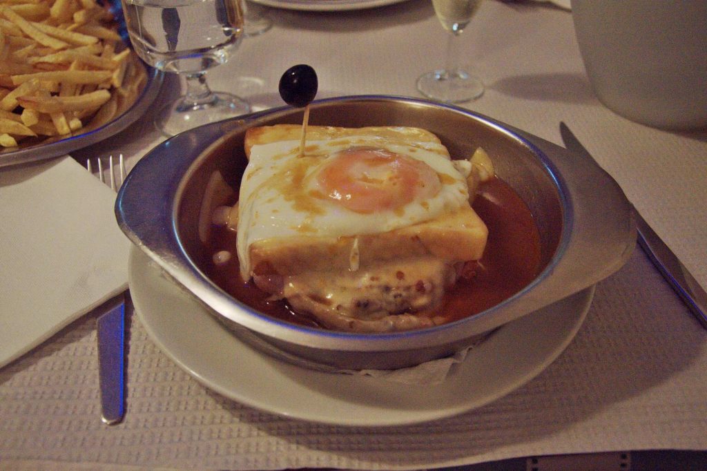 Португальская кухня - францезинья