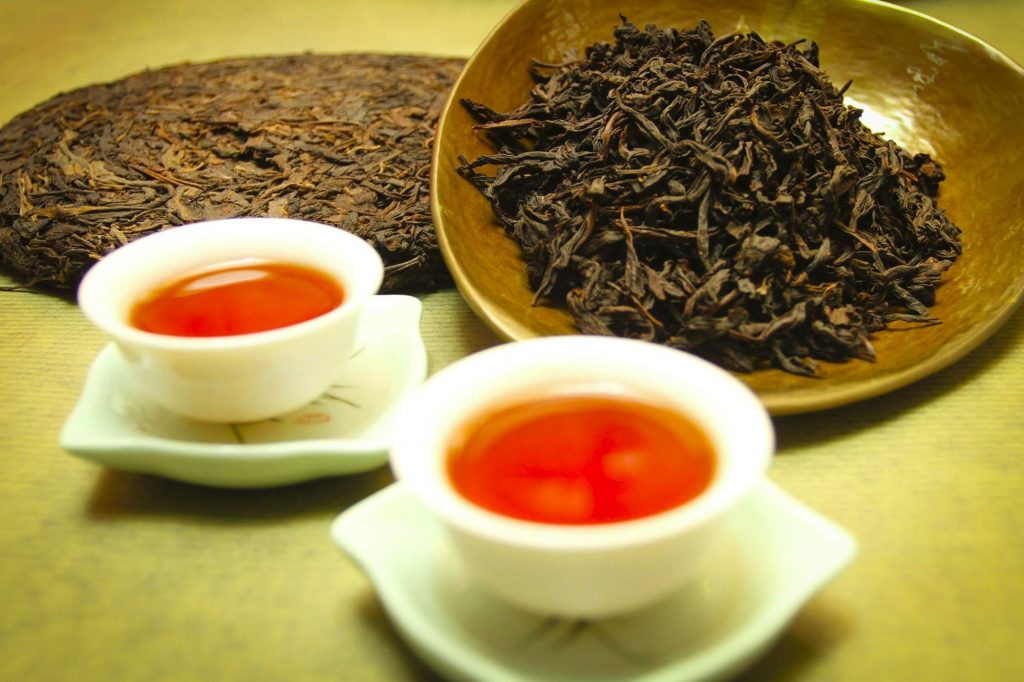 Чай листовой в маленьких чашках - Китай