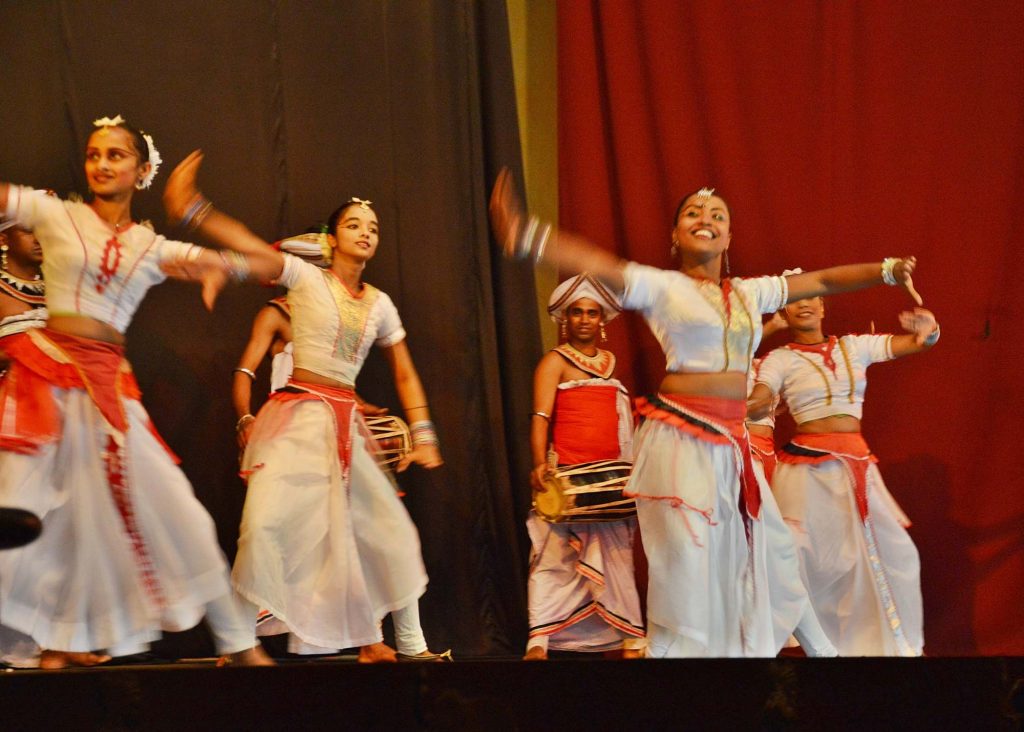 Пляшущие девочки - танцы Шри-Ланки