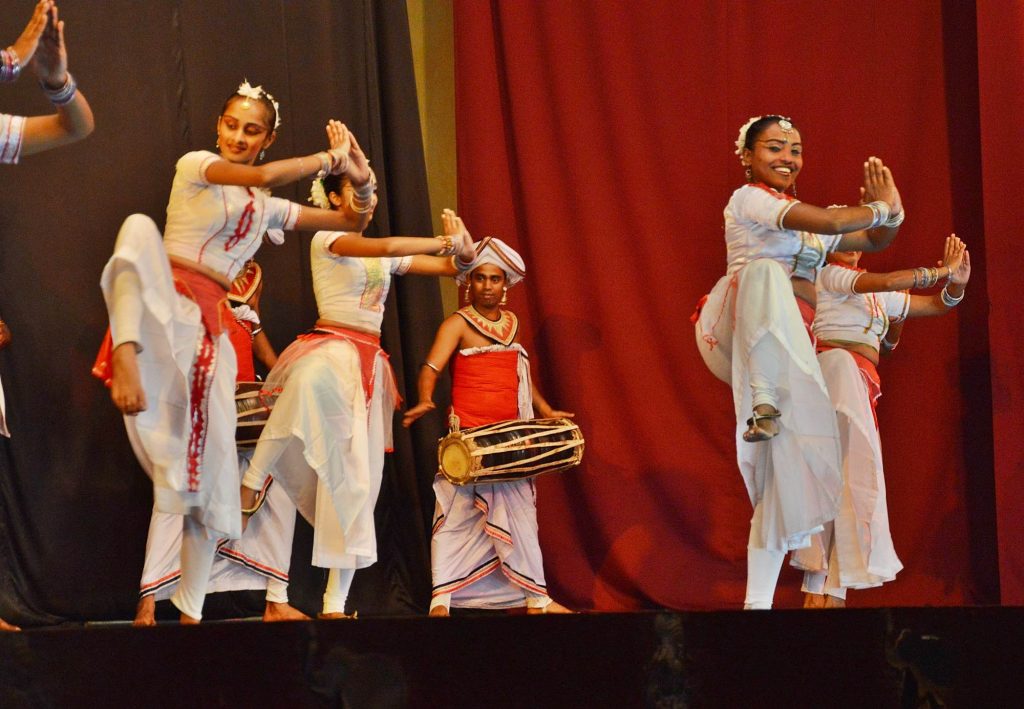 Женские танцы Шри-Ланки