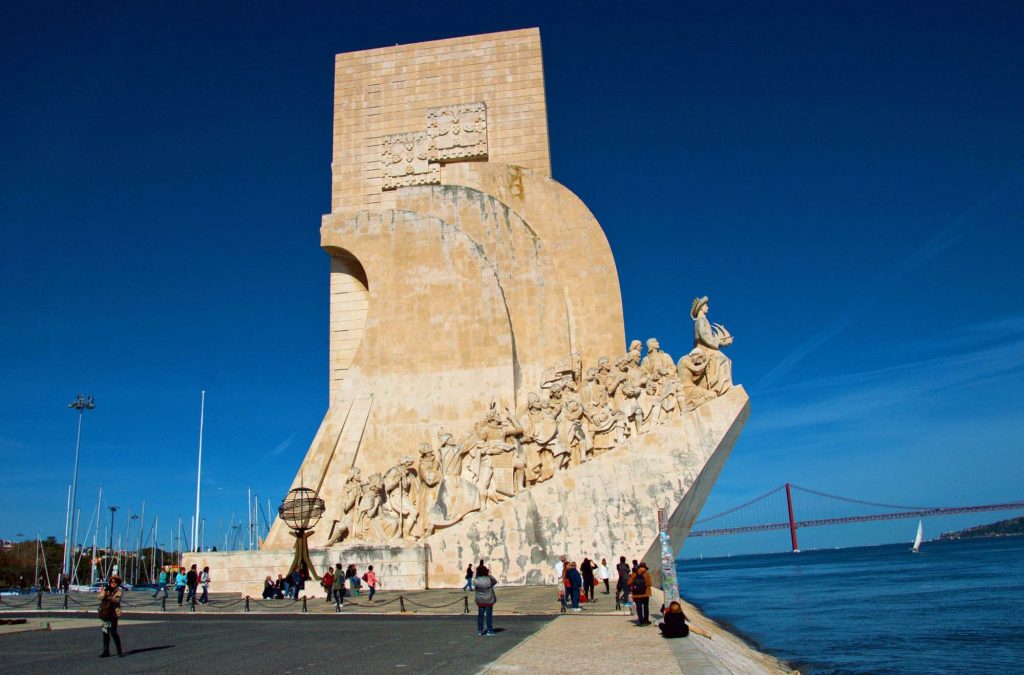 Памятник в Лиссабоне