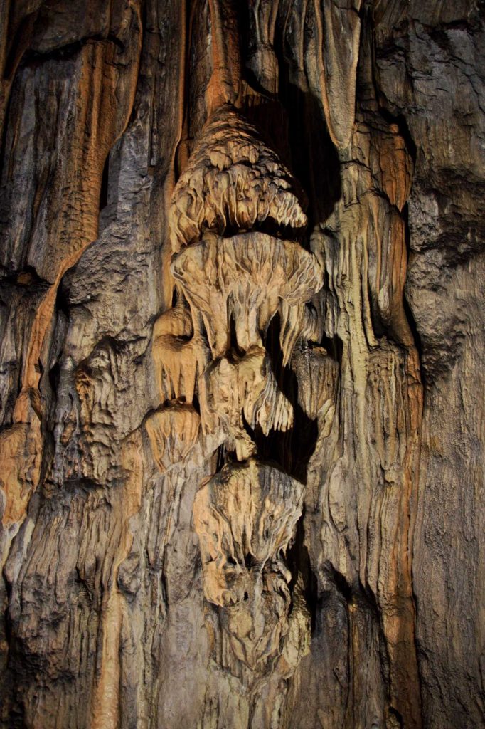 Натечное образование - пещера Барадла