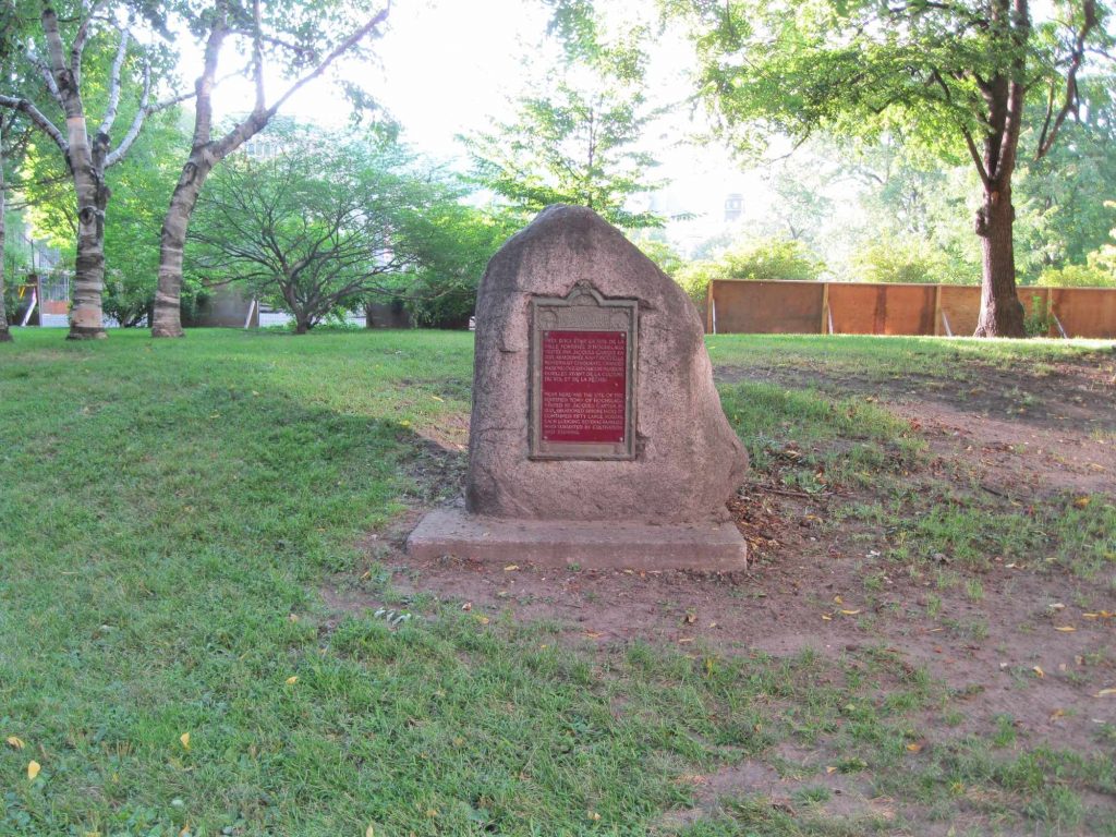 Памятник североамериканским аборигенам