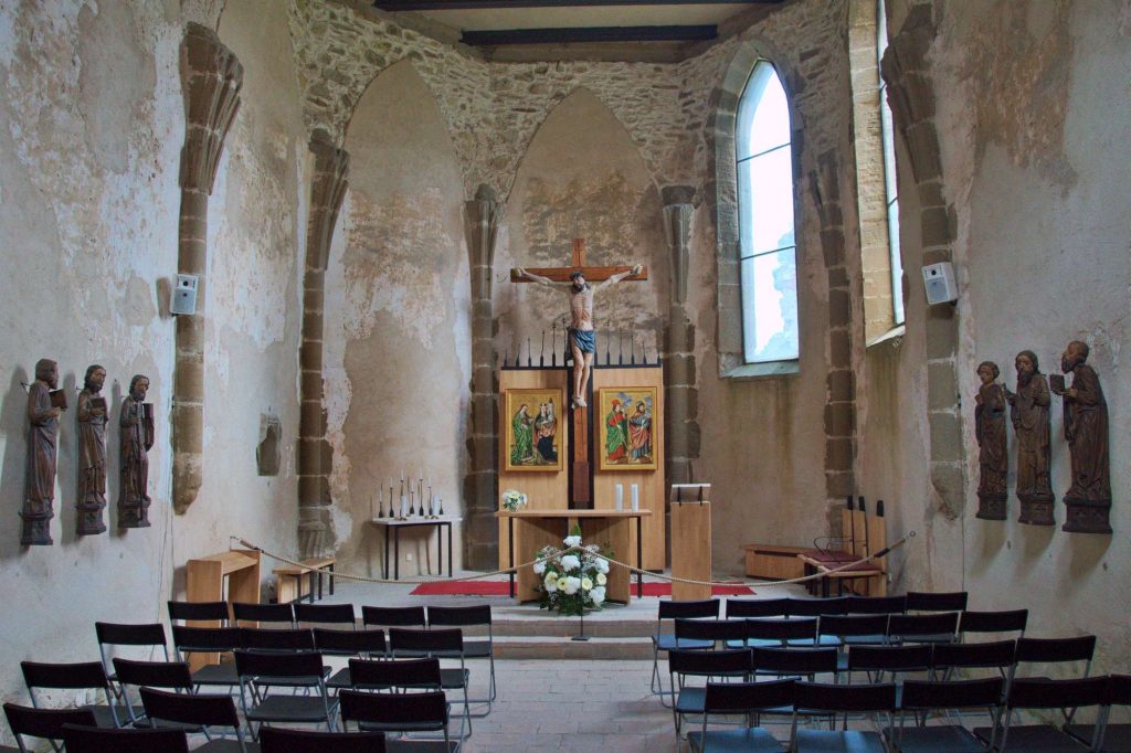 католический храм - готический интерьер