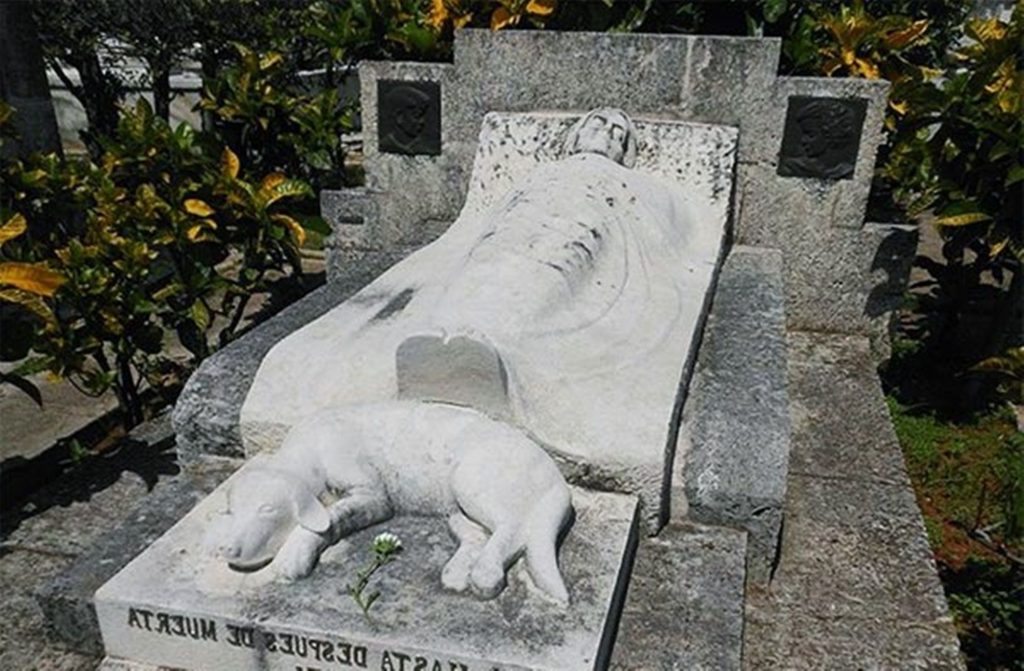 Памятник верному псу - Куба
