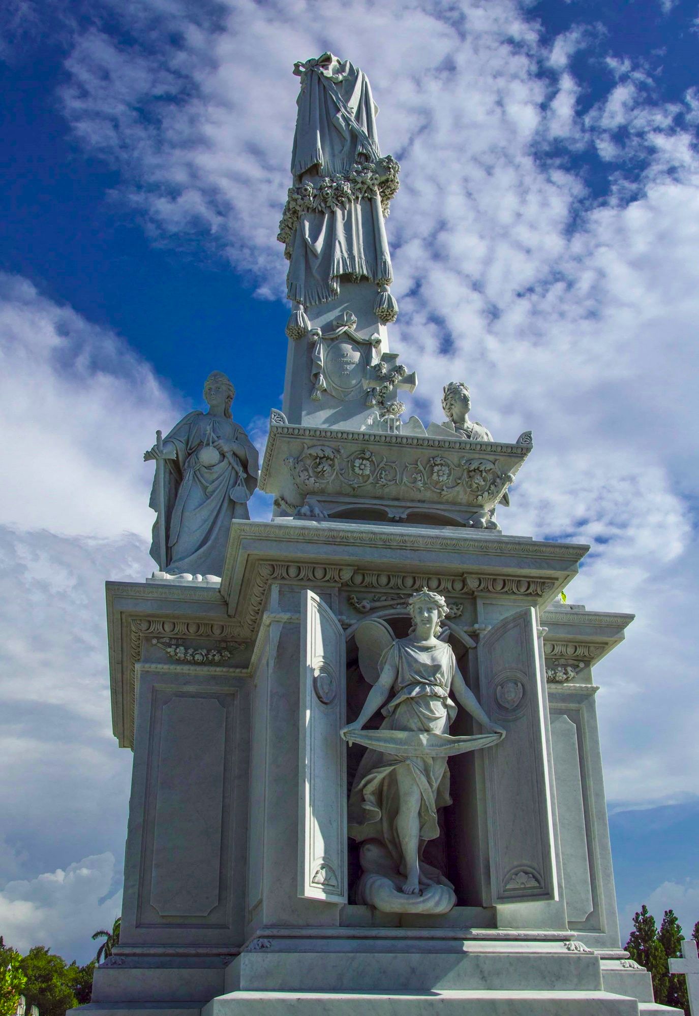 Colon Cemetery in Havana: 15 most famous tombs