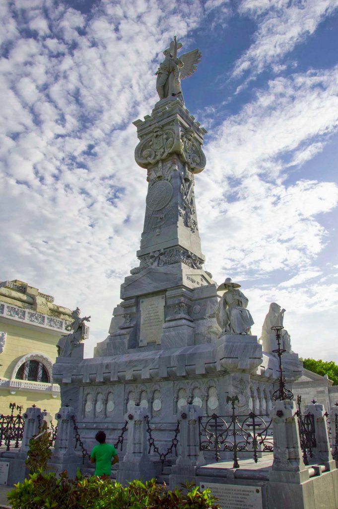 Памятник пожарникам - кладбище Колон в Гаване