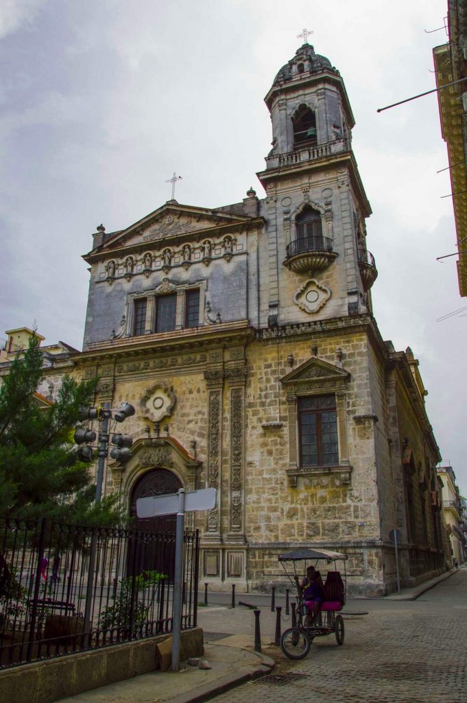Храм с одной башней - испанская архитектура на Кубе