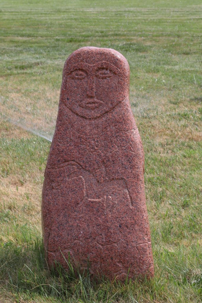 наследие кыргызстана — каменные фигуры Чолпон Ата