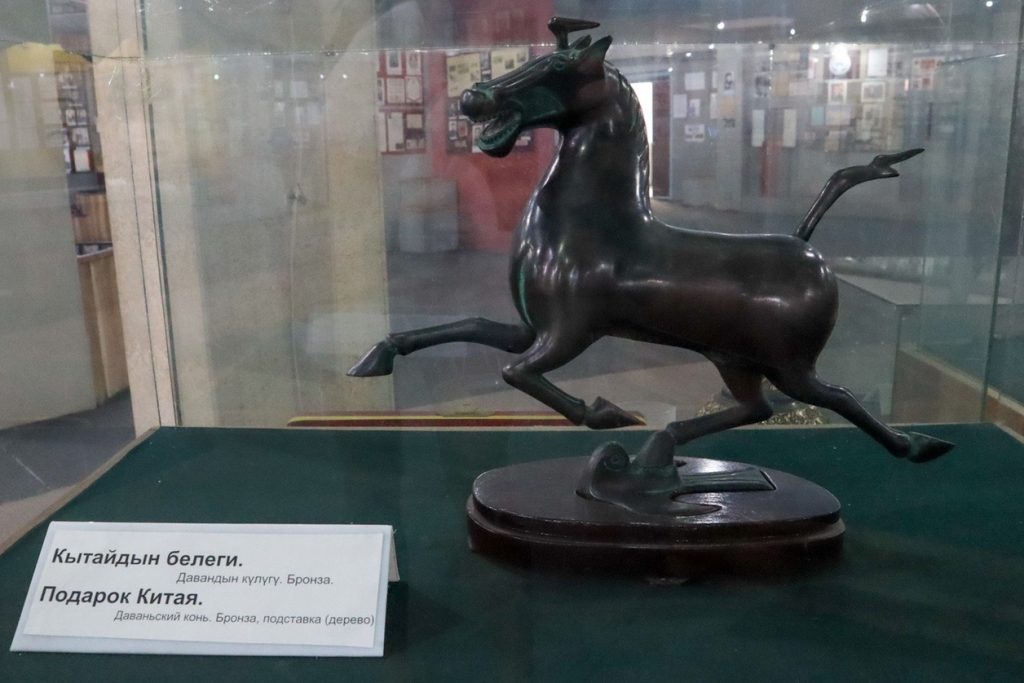 Статуя лошади