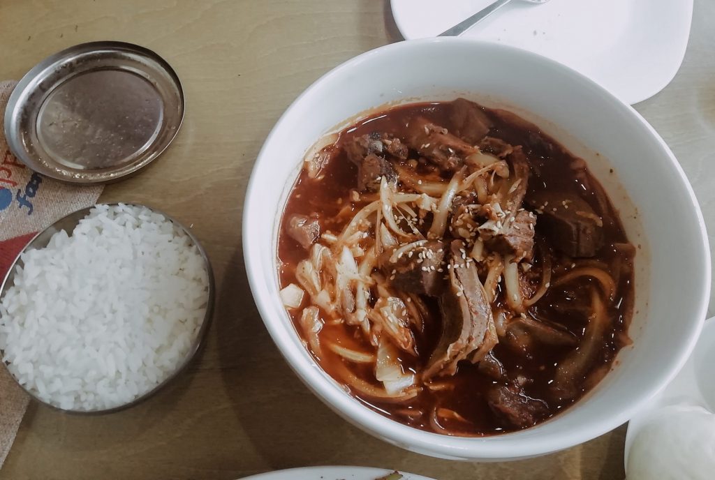 Суп с лапкой из собачьего мяса — киргизы едят собак