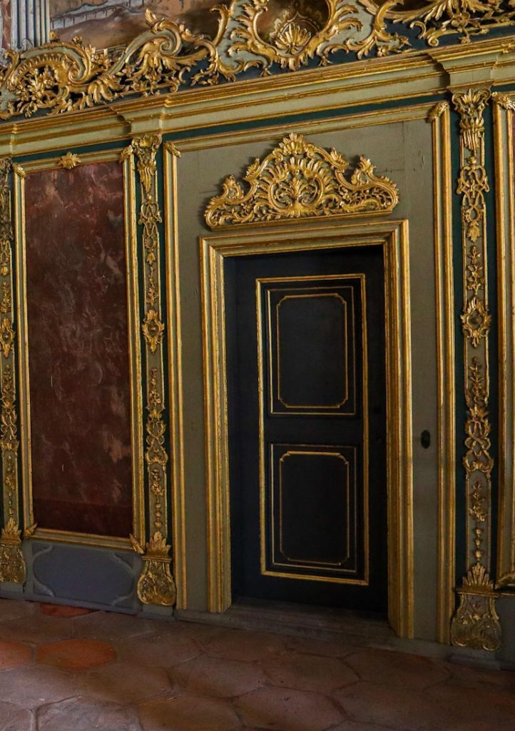 Дверь в апартаменты имперского совета