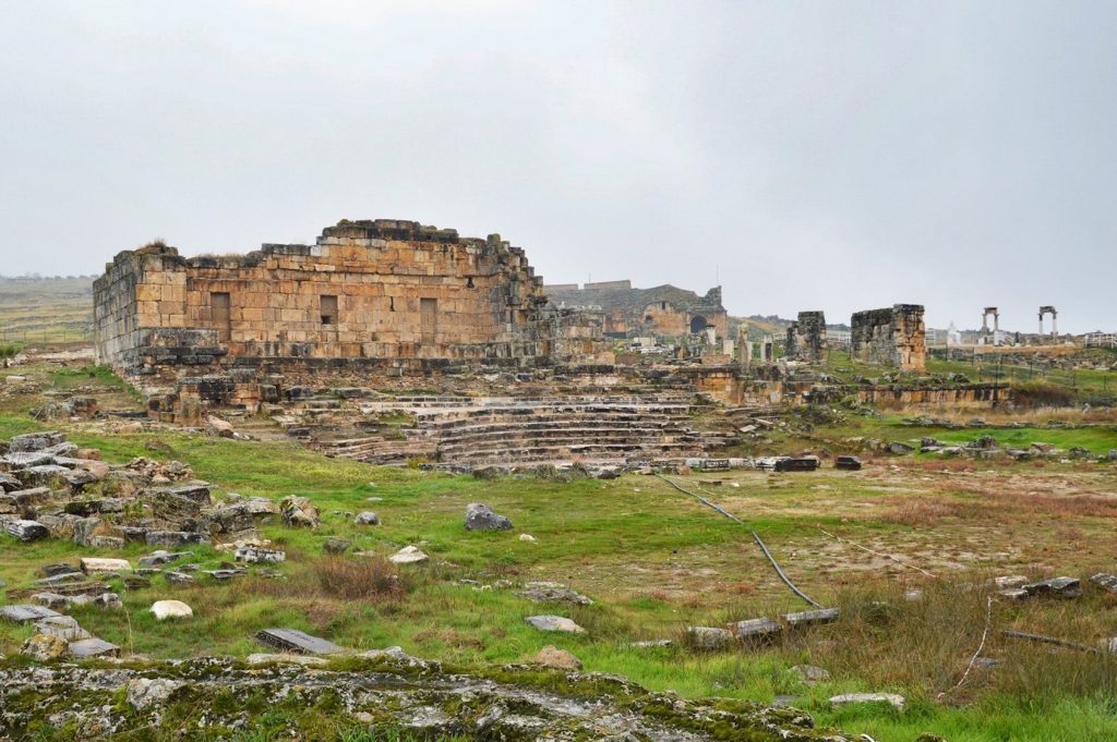 Развалины античного храма