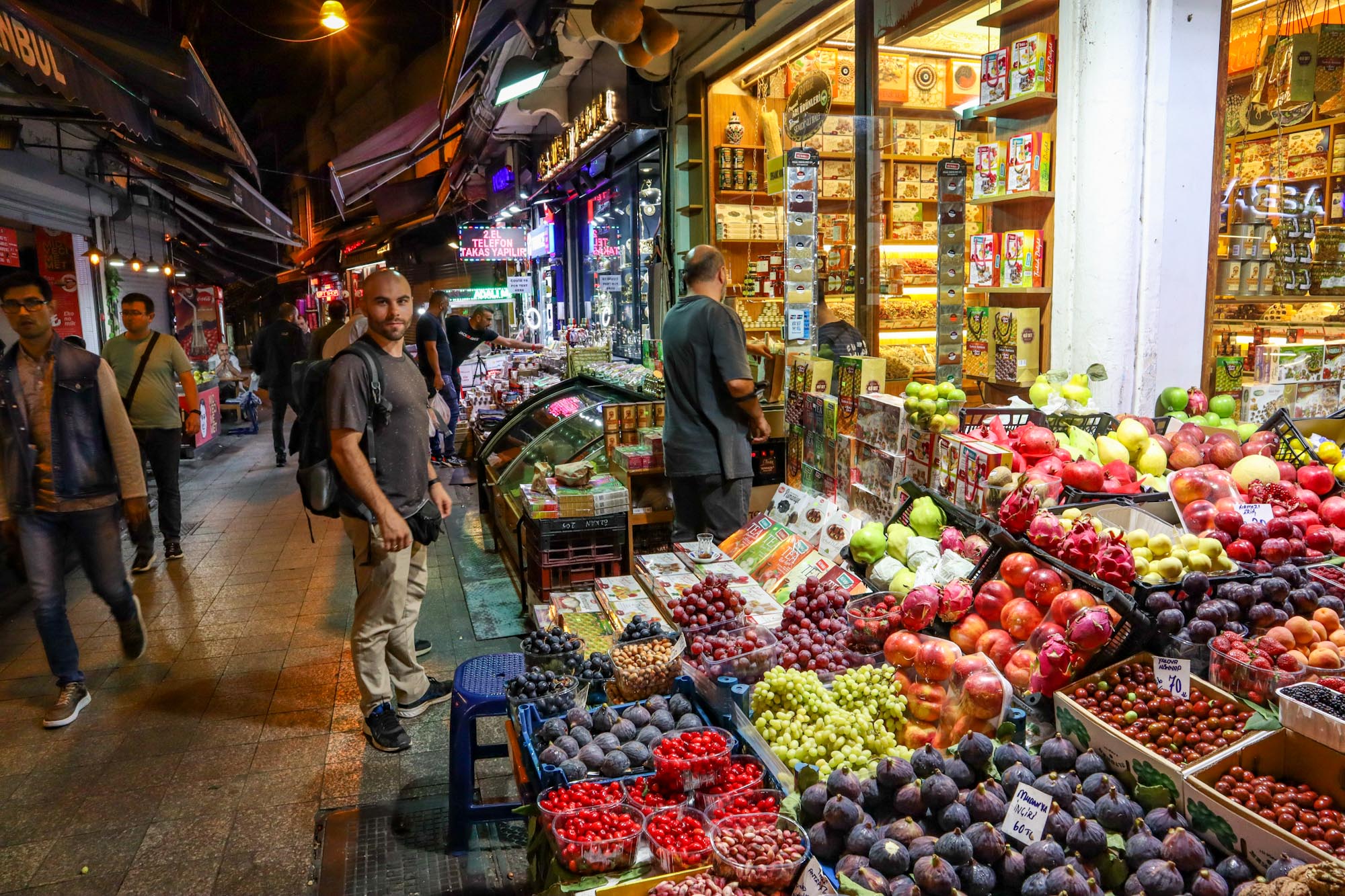 Рынок овощей и орехов в Стамбуле