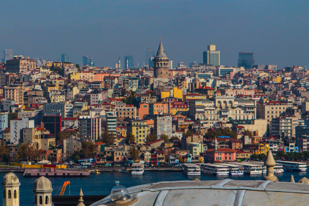 Панорама Стамбула с башней Галата