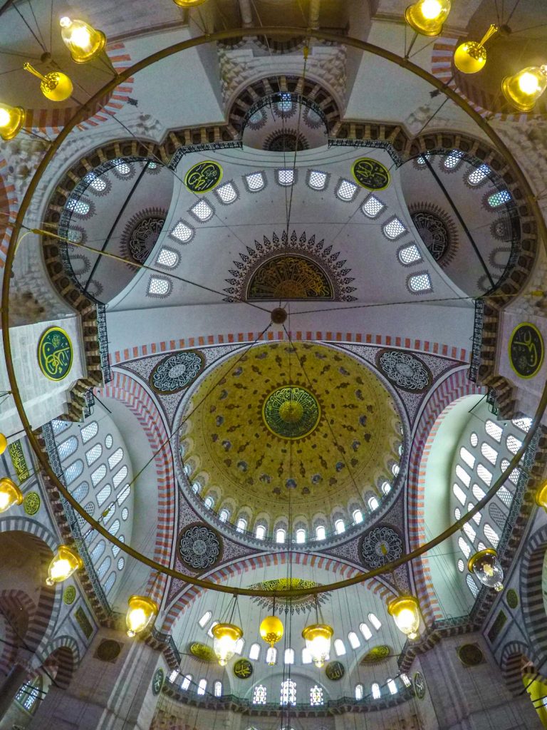 Исламская архитектура — купол мечети Сулеймание в Стамбуле