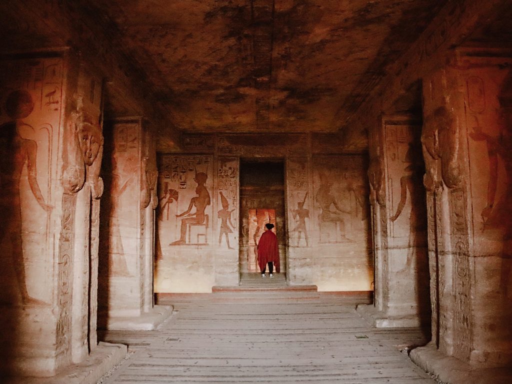 Храм Нефертари в Египте — зал с колоннами