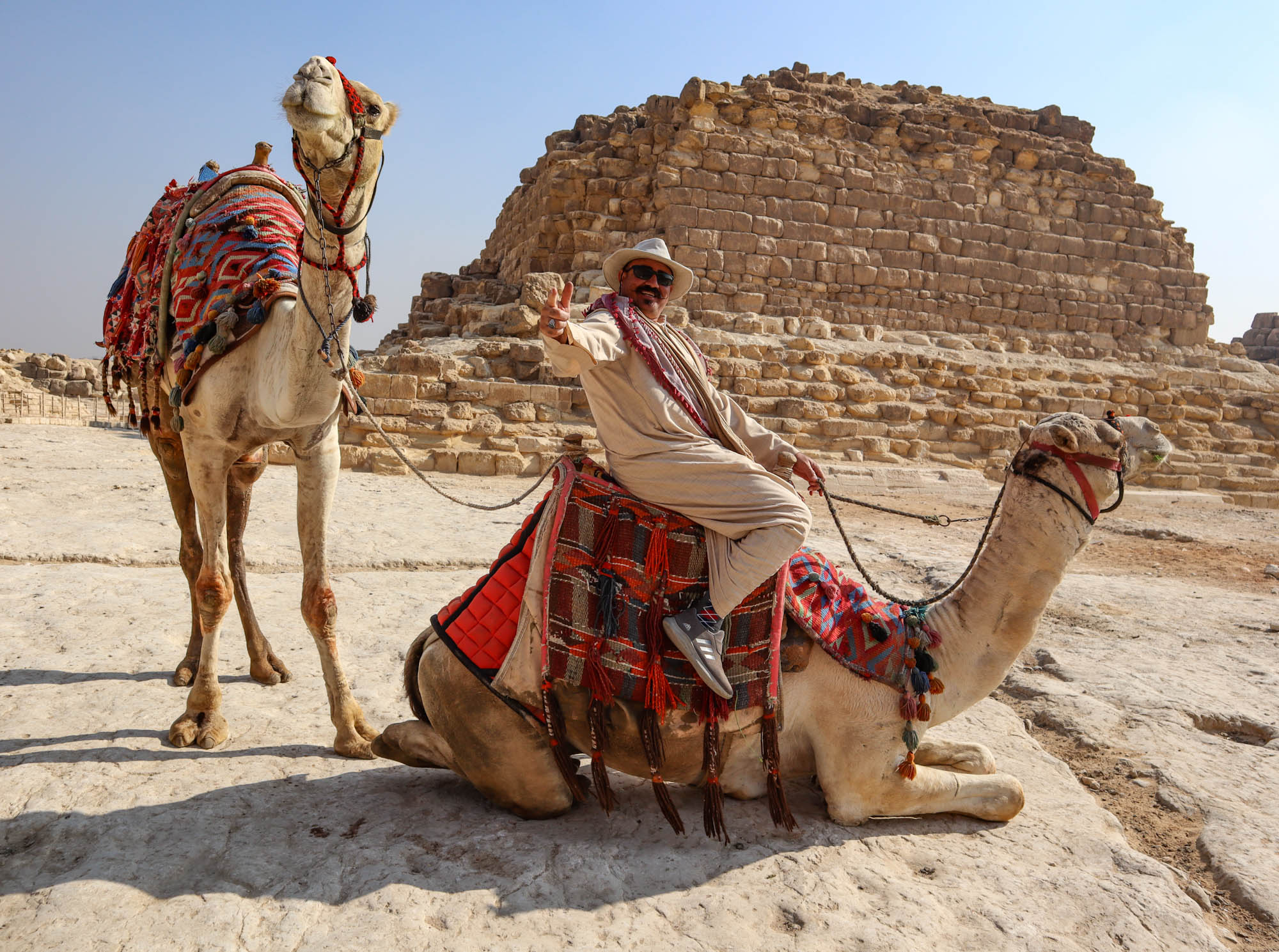 Египет самостоятельно — местный житель на верблюде