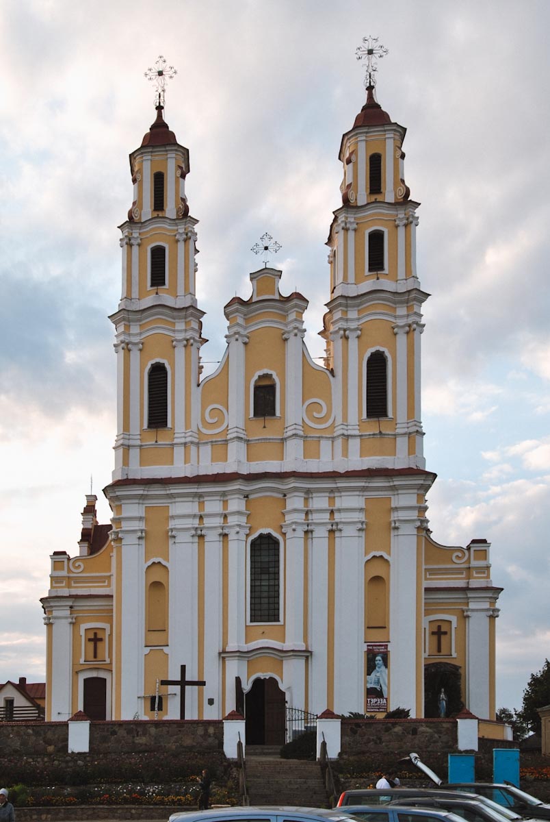 Церковь с двумя башнями