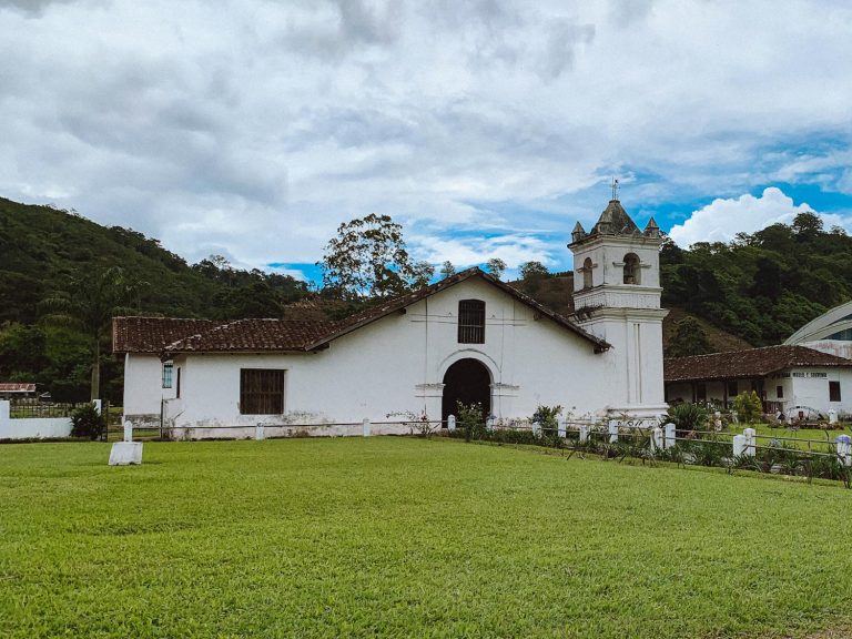 Церковь в Ороси Коста-Рика