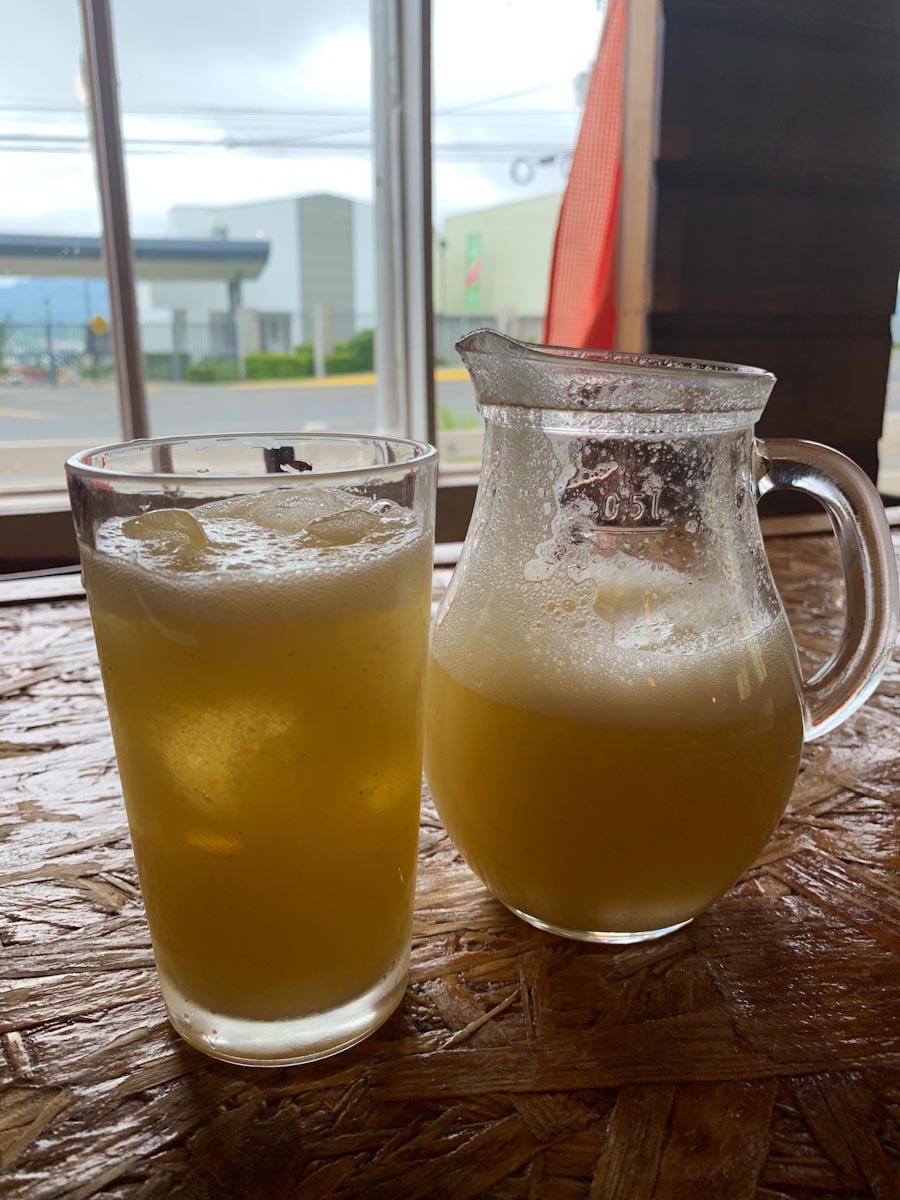 Напиток из свежих фруктов гуавы — кухня Коста-Рики