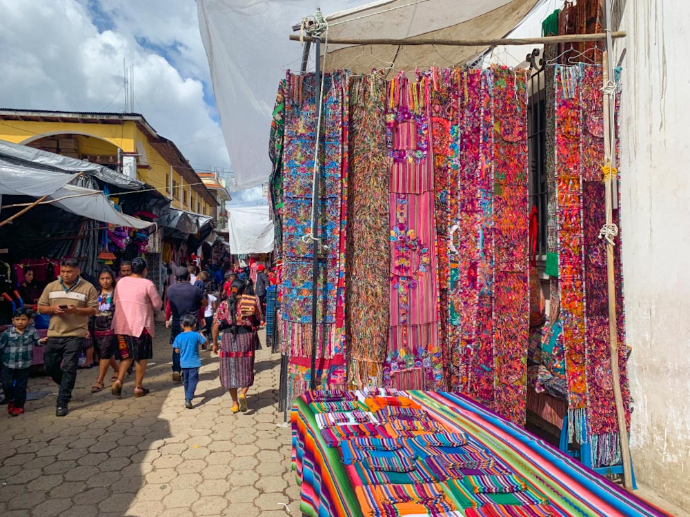 Рынок тканей в Гватемале