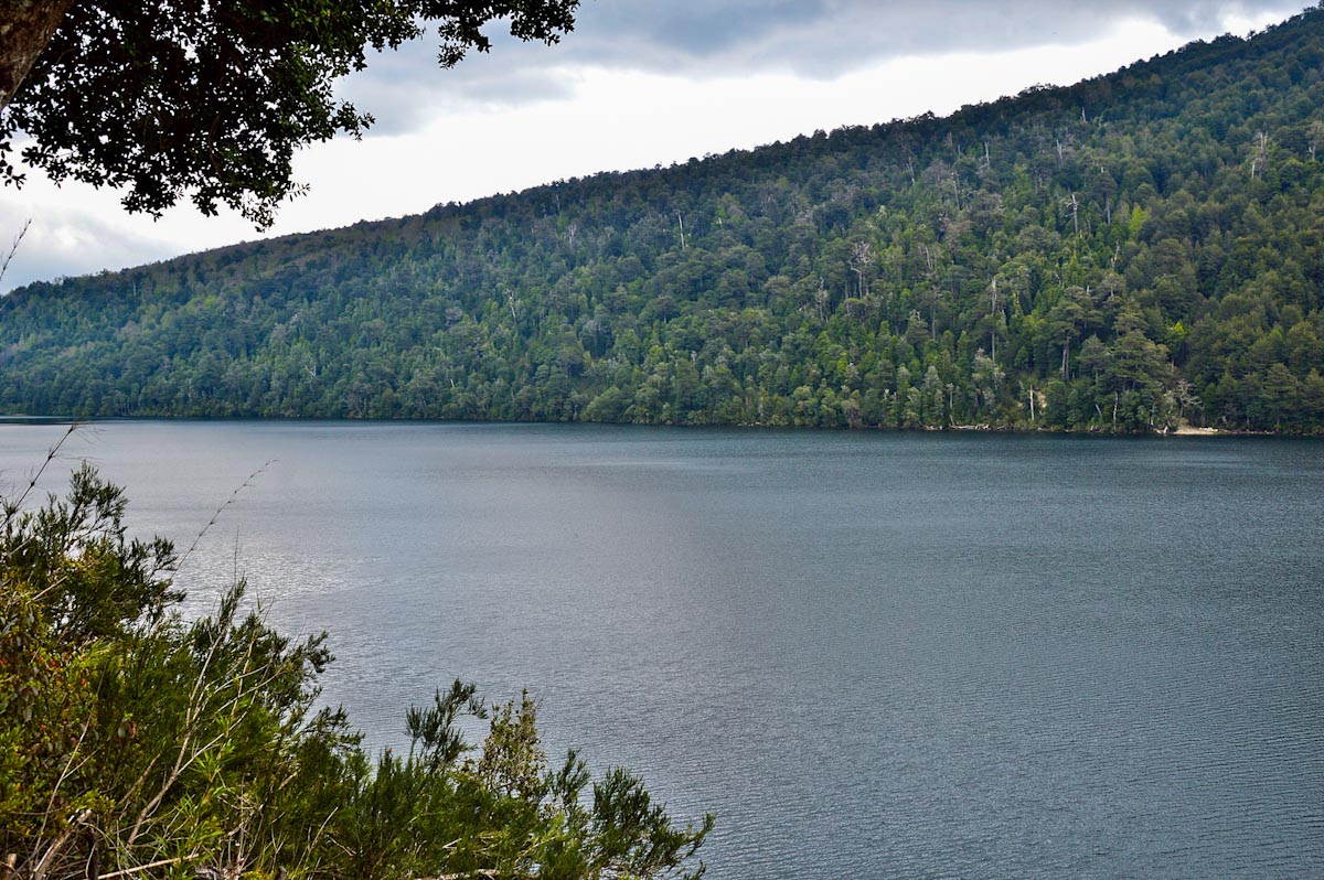 Озеро в Чили / Lake in the mountains at Pucon