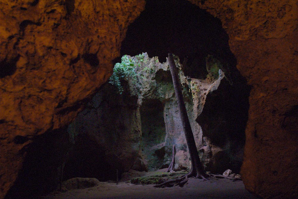 Пещера в Шимони Кения