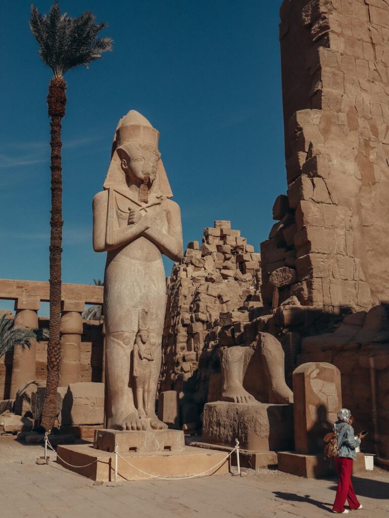 Скульптура фараона Карнакский храм