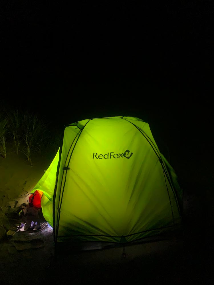 Палатка Red Gox ночью