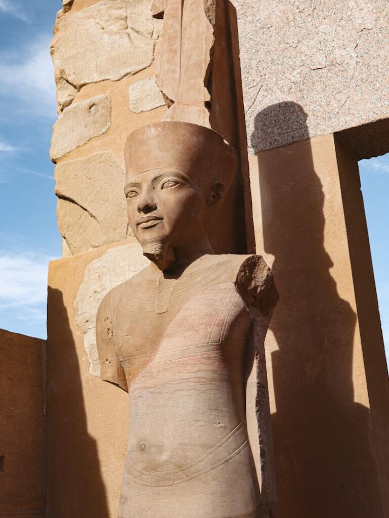 Скульптурное изображение египетского бога Амона 