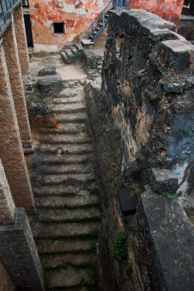 каменные лестницы португальской цитадели