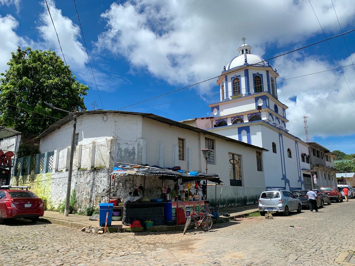 Рута-де-лас-Флорес Сальвадор — старинное здание