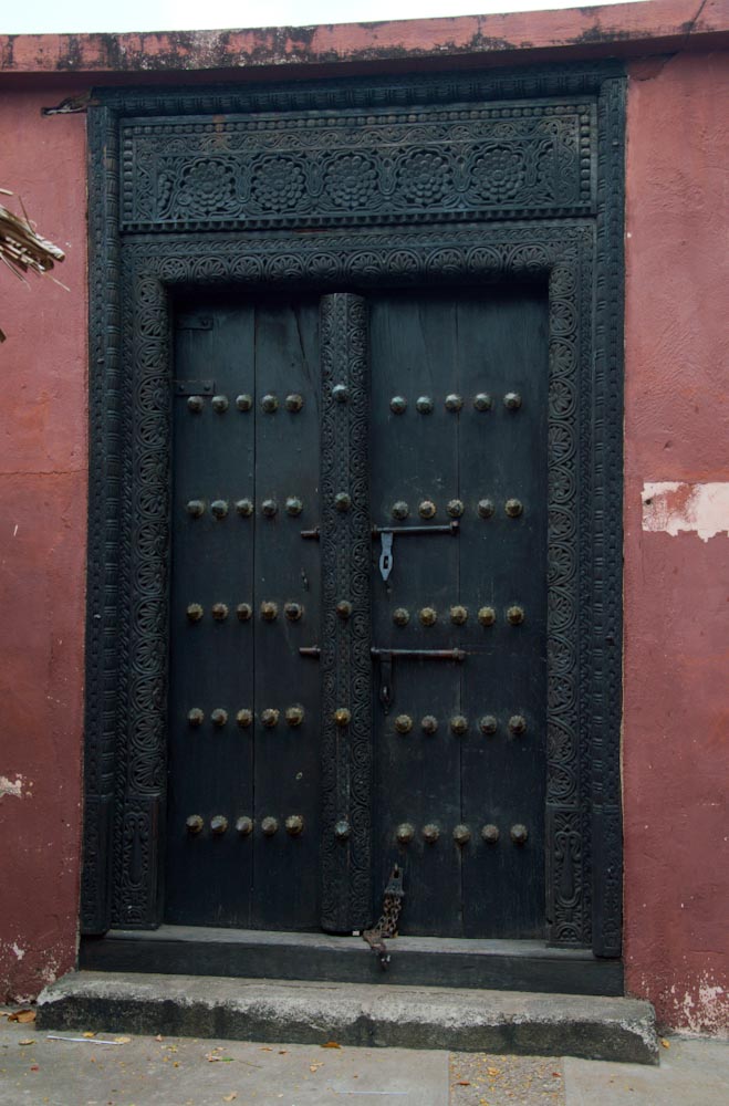 Дверь в арабском стиле