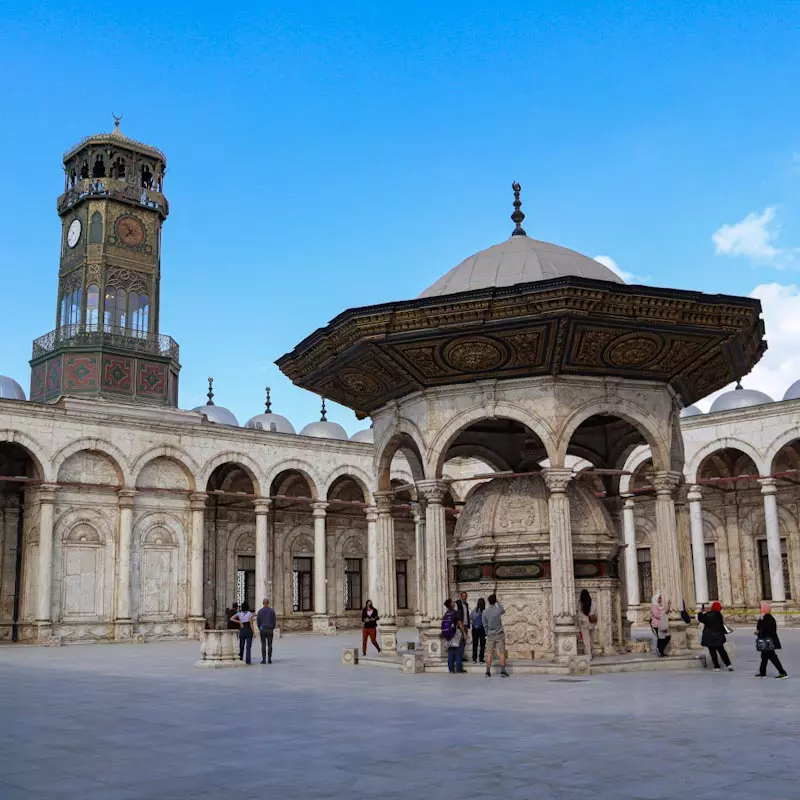 Двор мечети — Исламский Каир