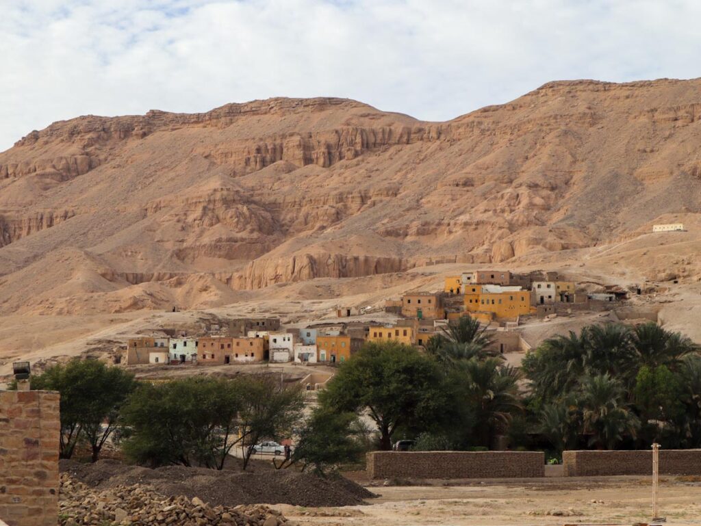 Заброшенные здания в пустыне — поездка в Луксор самостоятельно