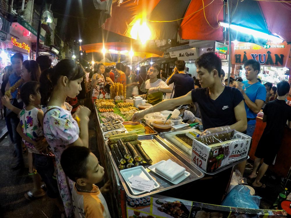 Ночной вьетнамский рынок