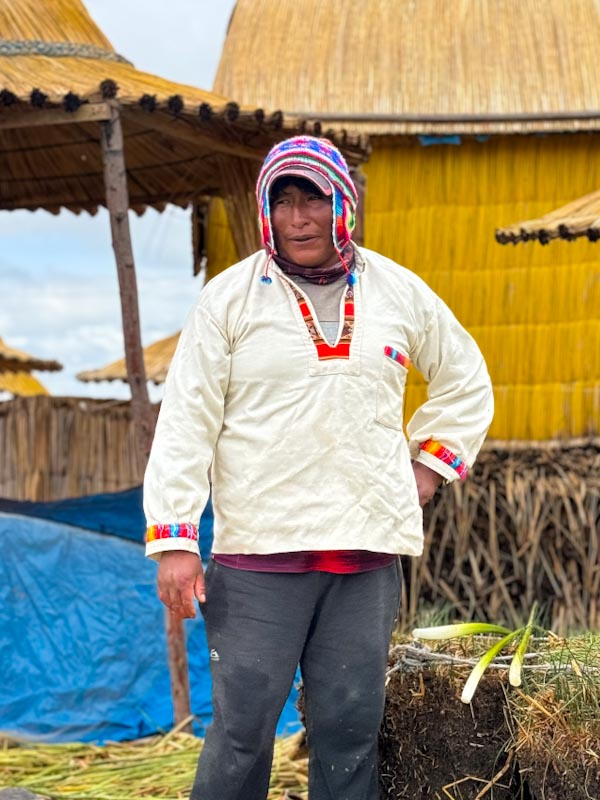 Мужчина с острова Урос в Перу