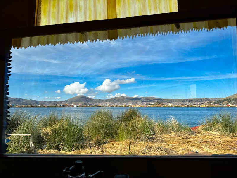 Вид из окна на озеро - View of the lake