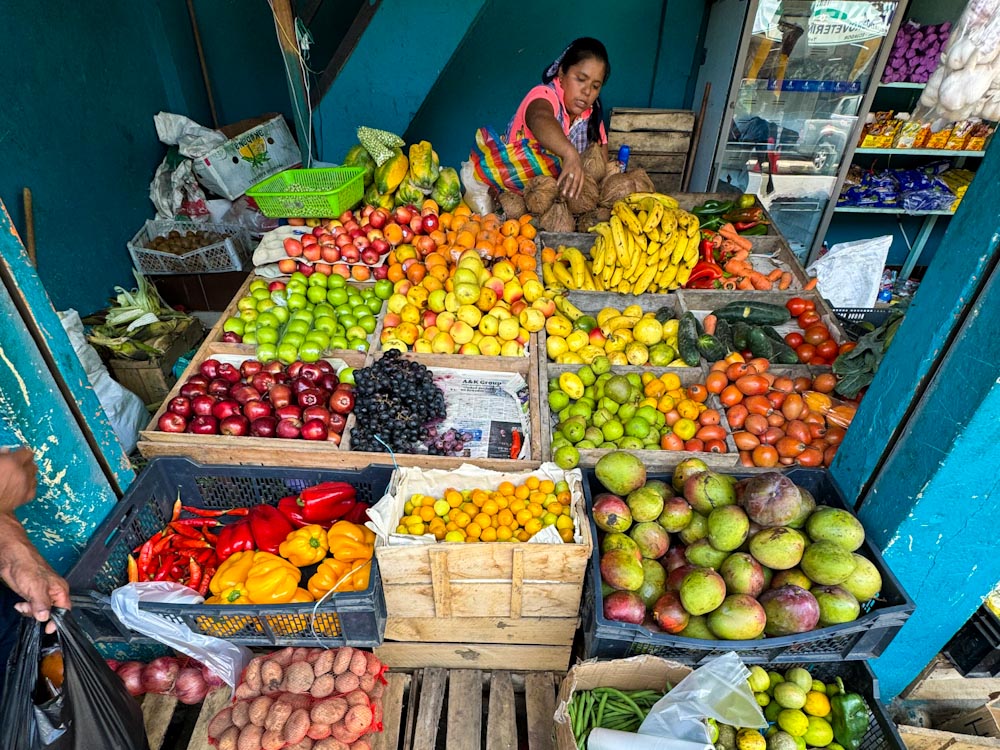 Fruit market in Ecuador / Фруктовая лавка в Эквадоре