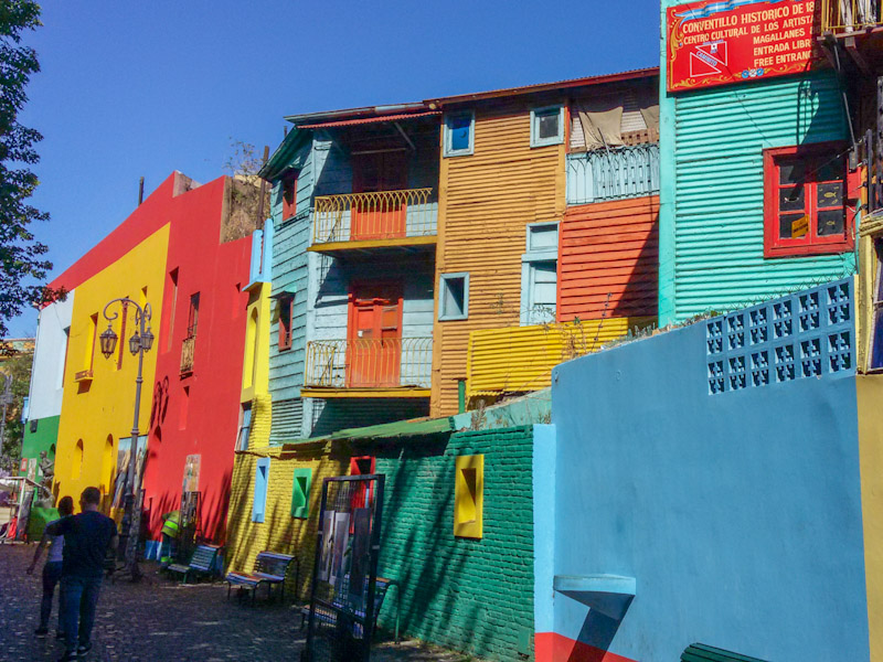 Цветной район Ла Бока в Буэнос-Айрес