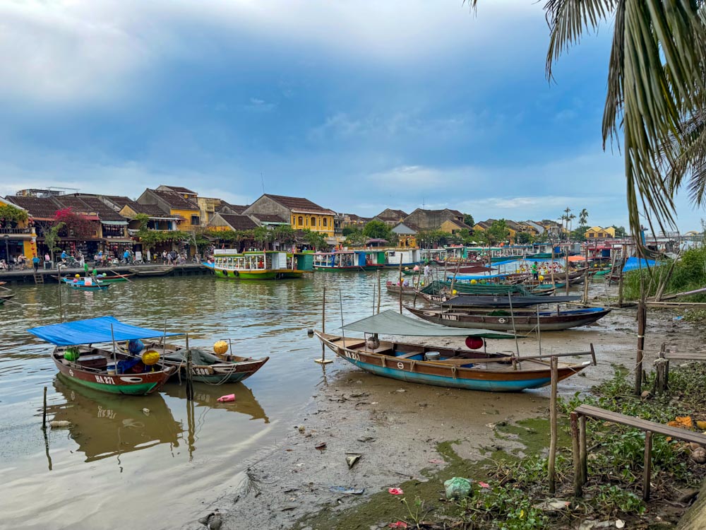 Вьетнамский город на реке