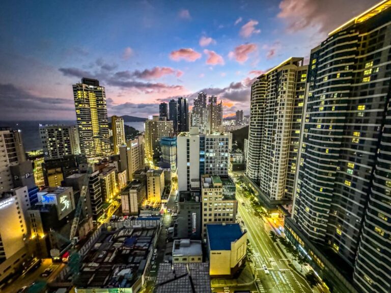 Город Пусан ночью