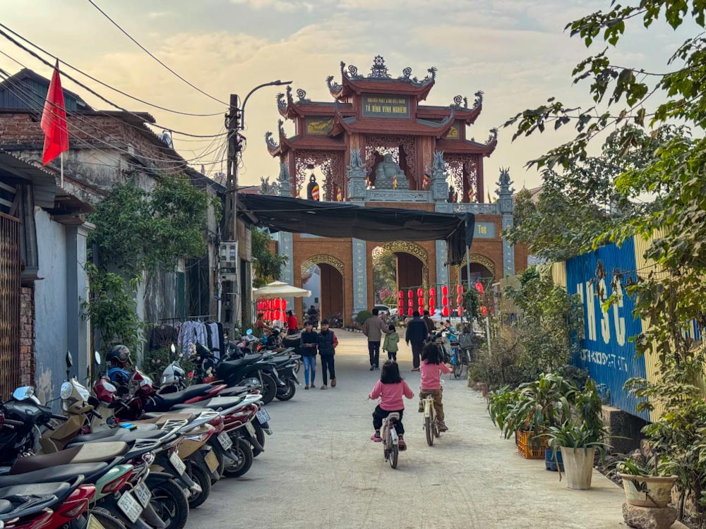 Храм Будды на окраине Ханоя